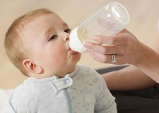 预防宝宝吐奶-健康之路健康知识